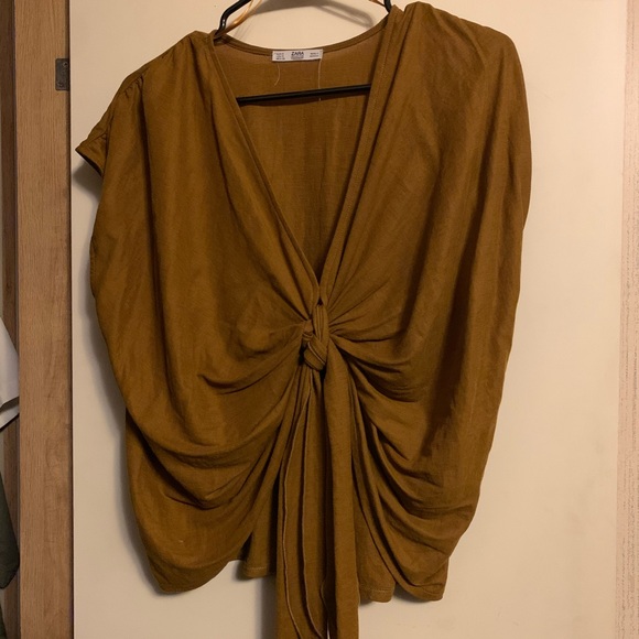 Zara Tops - Zara Basic Top w/Knot Detail
